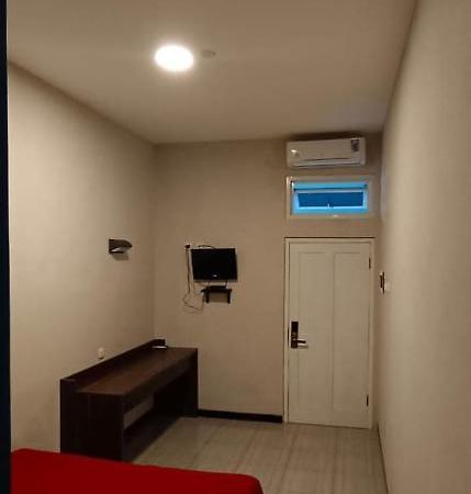 Bromo Family Guest House Kepanjen Buitenkant foto