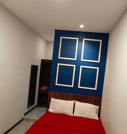 Bromo Family Guest House Kepanjen Buitenkant foto