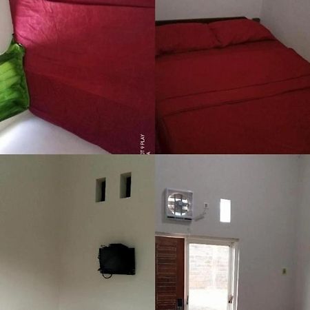 Bromo Family Guest House Kepanjen Buitenkant foto