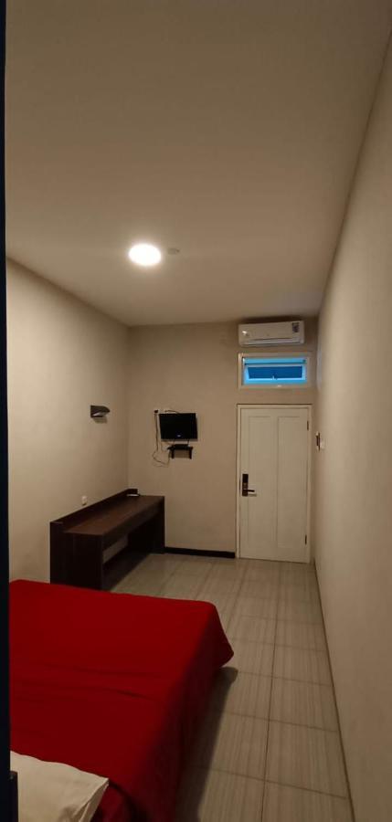 Bromo Family Guest House Kepanjen Buitenkant foto
